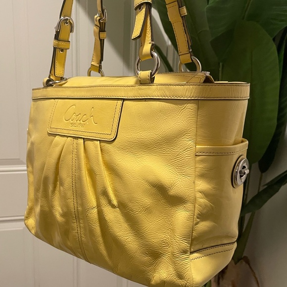 Coach Sunny Yellow Shoulder Bag - Picture 2 of 7